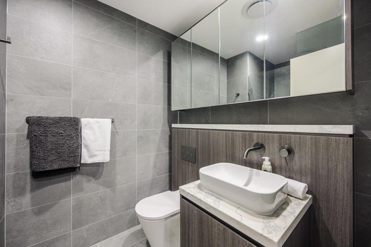 Lidcombe Near Olympic Park Train Apartment *